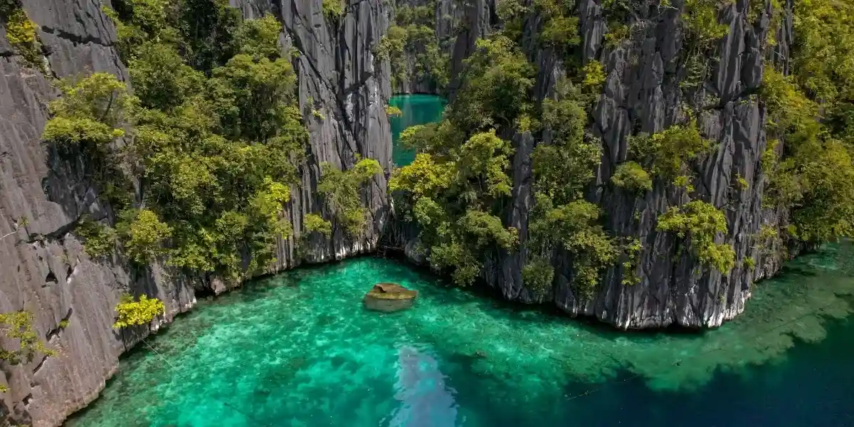 Palawan Philippines island hopping lagoon