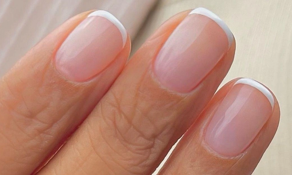 Short natural square nails edged with an ultra-thin white arched line along the tips-Cute Nail Ideas
